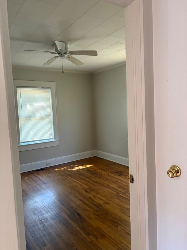 Building Photo - 808 Eastway Dr