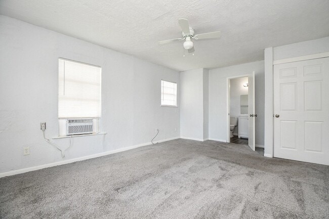 Building Photo - 941 Lucky St