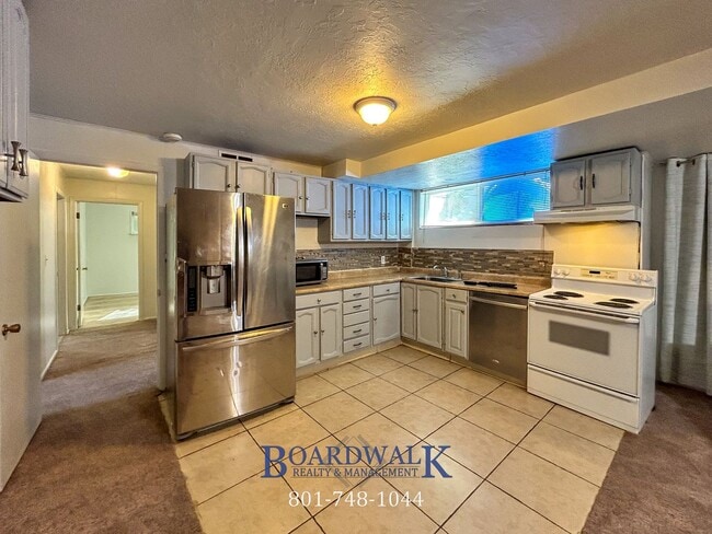 Building Photo - Spacious 3-Bed Basement Apartment in Sandy