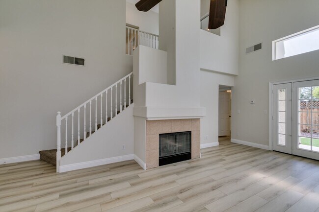 Building Photo - Charming 3-Bedroom Home in Green Valley wi...