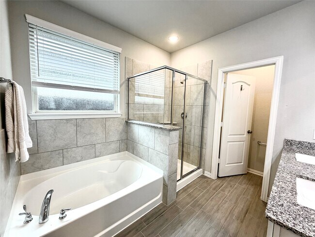 Building Photo - 8319 Divot Trce