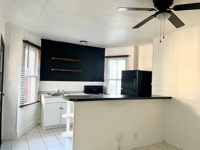 Building Photo - 741 Riverside Ave