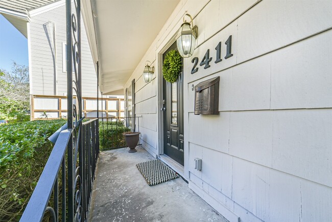 Building Photo - 2411 Wroxton Rd