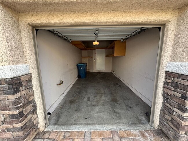 Building Photo - Gorgeous 2Bed/2Bath/1CarGarage TownHouse, located in the NW part of the valley