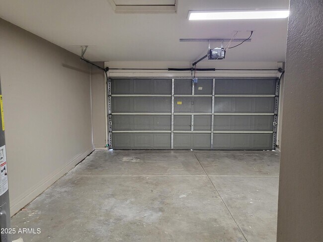 Building Photo - 1028 E Graham Ln