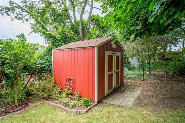 Building Photo - *Beautiful 2BD/2BA Single-Family Home Available in Brentwood*