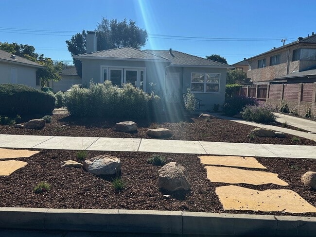 Building Photo - Cute NE 2 Bedroom, 1 Bath Home close to Hancock College