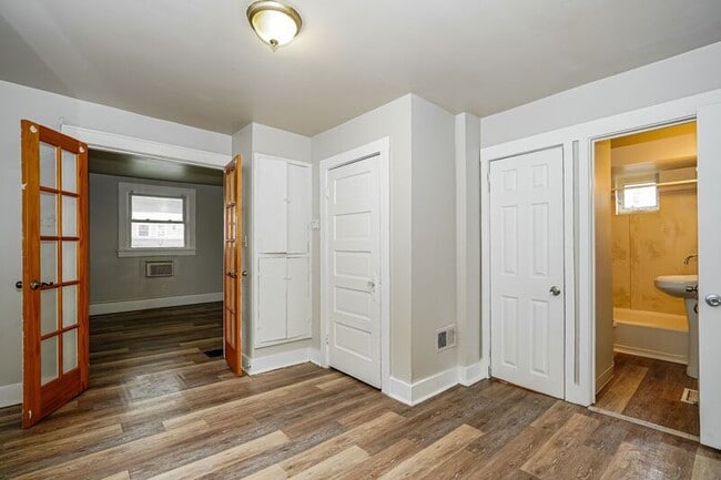 Building Photo - 2009 Sullivant Ave