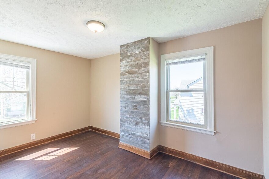 Building Photo - 732 E Mithoff St