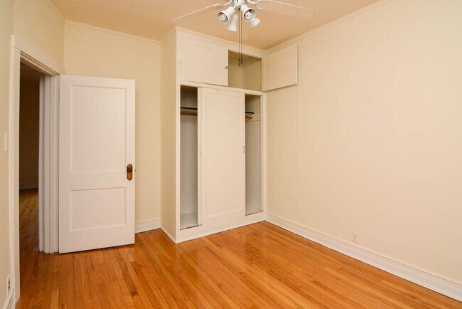 Building Photo - 822 W Waveland Ave