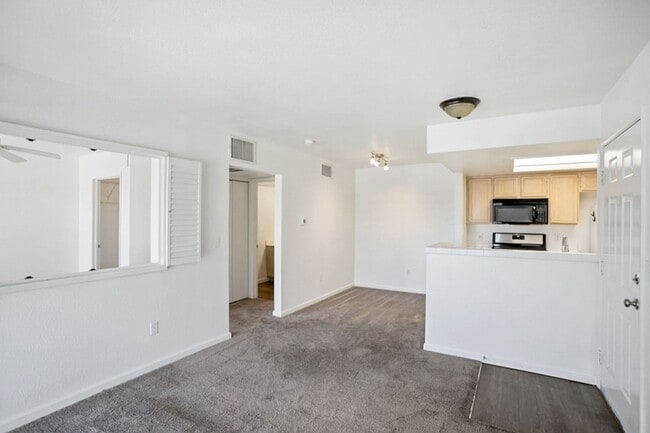 Building Photo - Beautiful Summerlin 1 Bed Condo