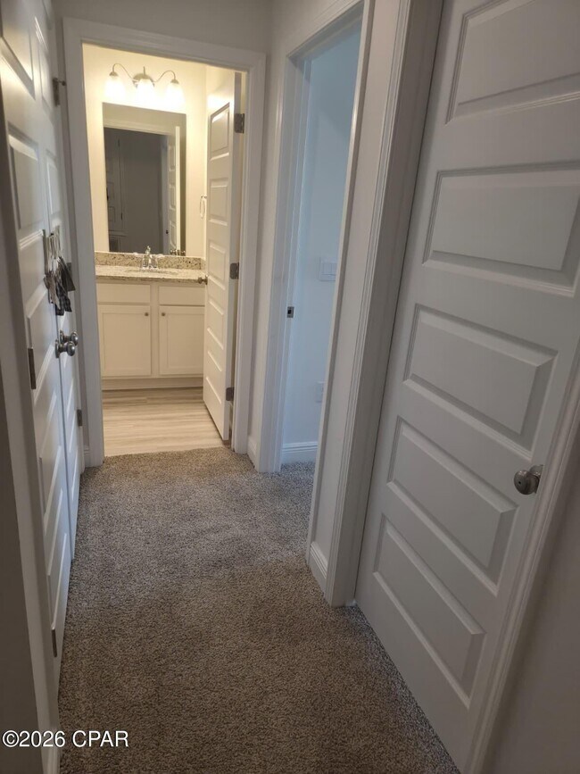 Building Photo - 460 Melrose Wy