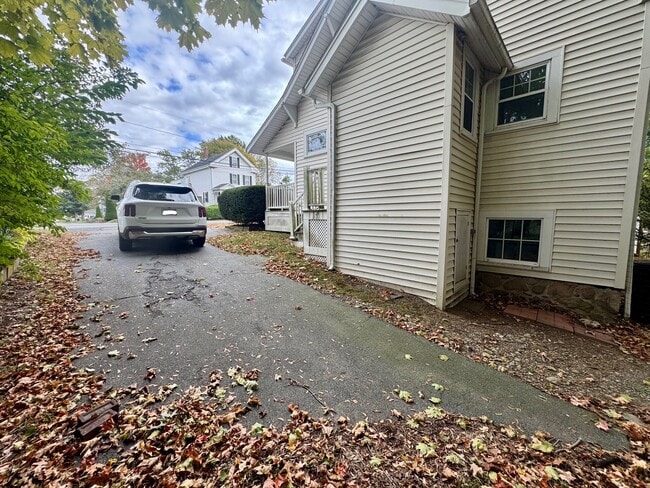 Building Photo - 273 Front St