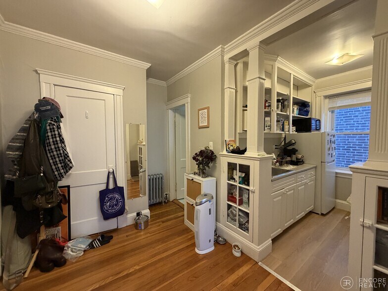 Building Photo - 11 Gray St