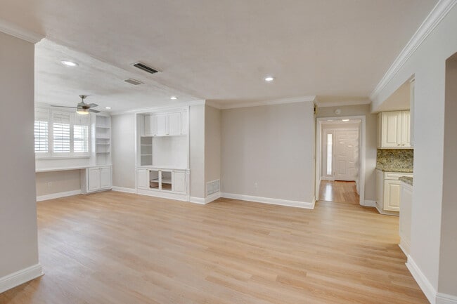 Building Photo - 1010 SW 1st St