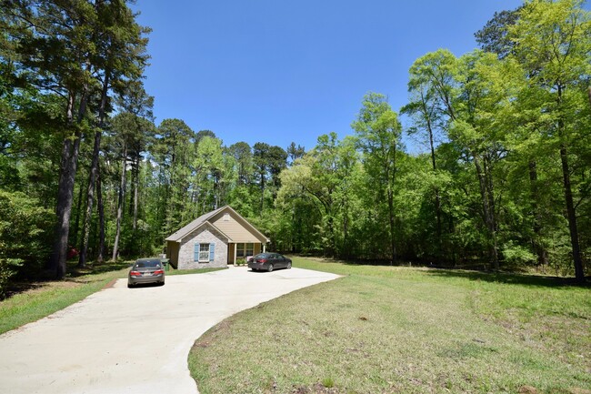 Building Photo - Beautiful Home in the Cul-de-sac