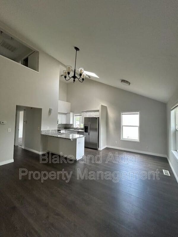 Building Photo - 5609 SE 117th Ave