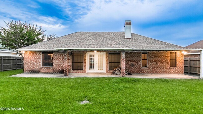 Building Photo - 213 Longleaf Dr