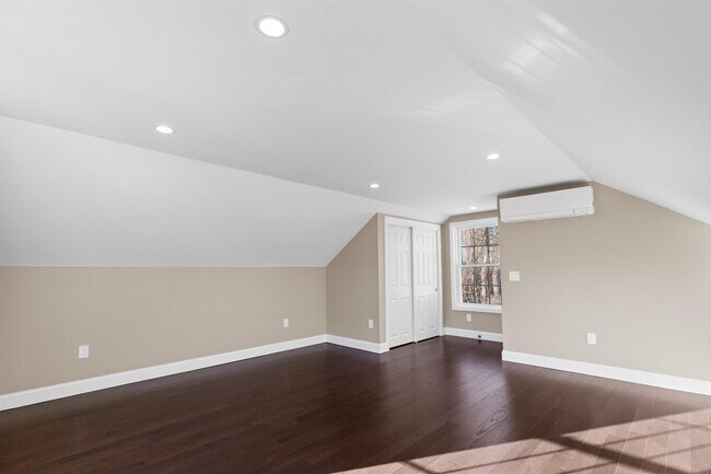 Building Photo - 6 Latchkey Ln