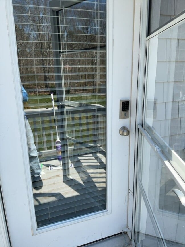 Building Photo - Large 2nd Floor Studio in Quiet Sandwich (Forestdale) Neighborhood