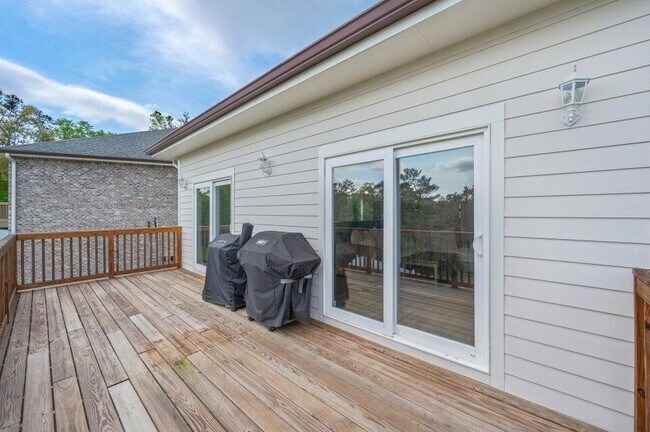 Building Photo - 508 Hideaway Ln