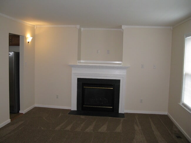 Building Photo - 7809 Silktree Pl