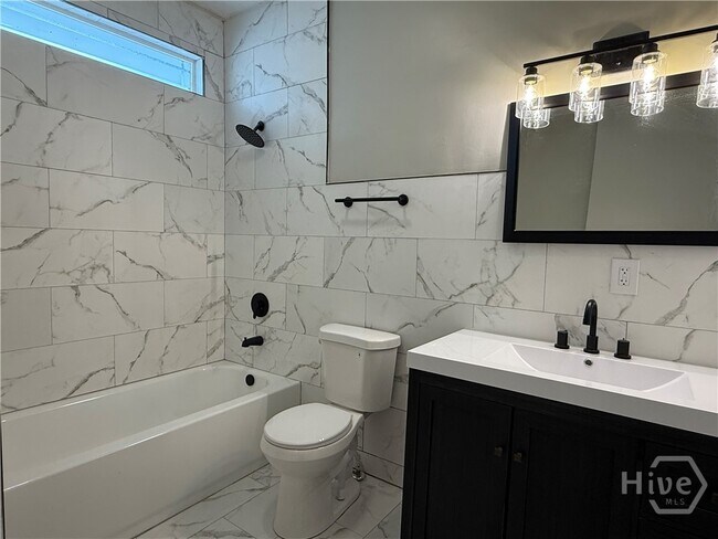 Building Photo - 728 W 39th St