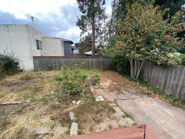 Building Photo - Advent - Low Deposit Home W/ Backyard!