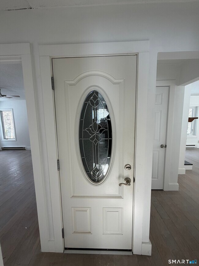 Building Photo - 410 Old Tolland Turnpike