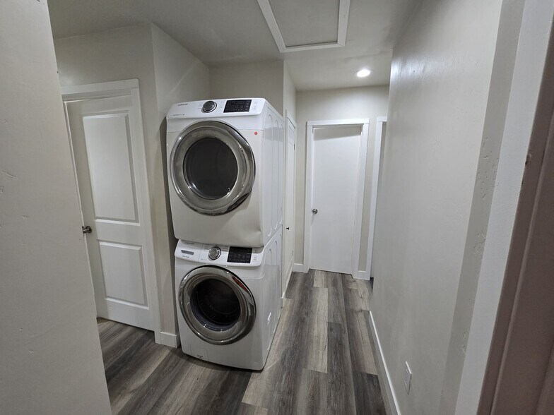 Building Photo - 5305 Santa Margarita St