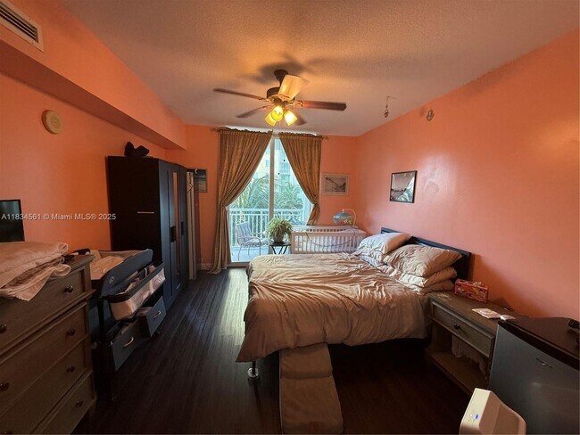 Building Photo - 1745 E Hallandale Beach Blvd