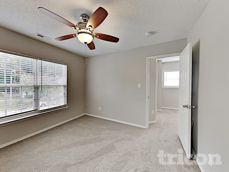 Building Photo - 3032 Buttonwood Ln