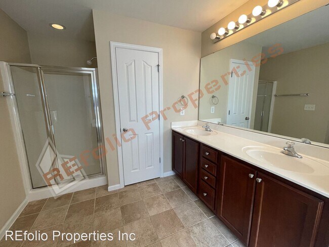Building Photo - 3 br, 2.5 bath House - 106 Courts Garden Way