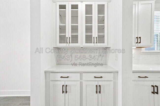 Building Photo - 3084 Claredon St