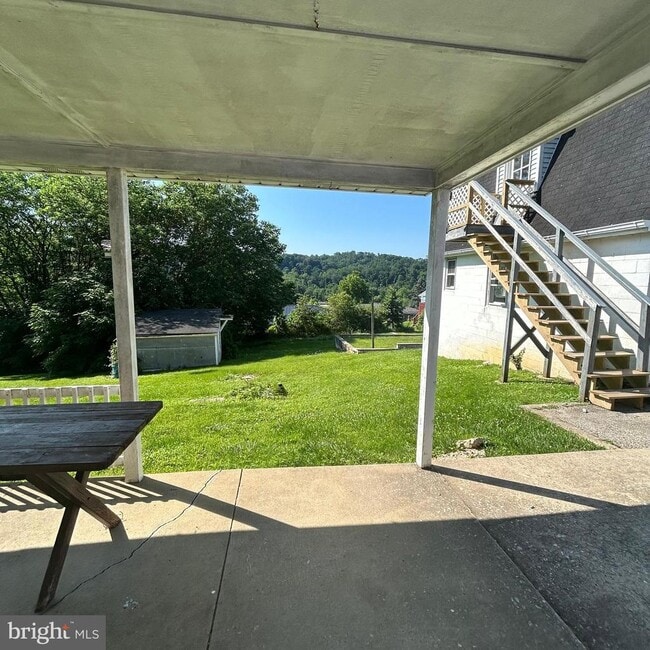 Building Photo - 379 Dehaven St