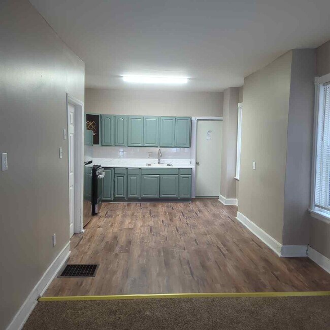 Building Photo - 5 W 27th St