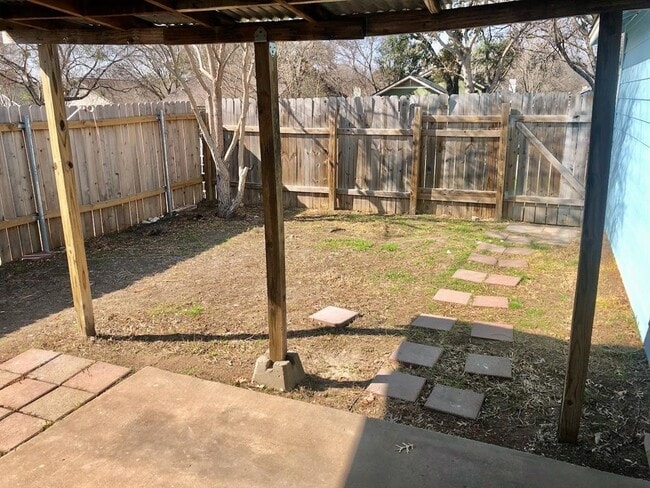 Building Photo - 12402 Alderbrook Dr