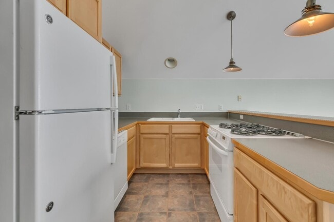 Building Photo - 3221 Alki Ave SW