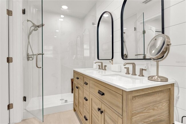 Building Photo - 1945 Anglers Cove