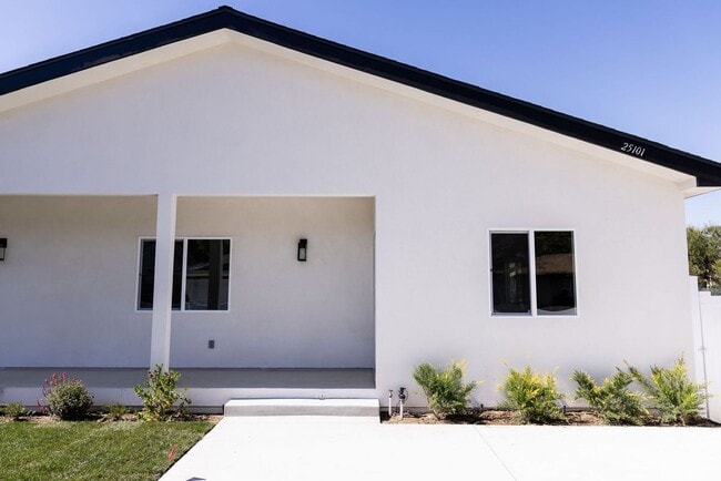 Building Photo - 25102 Everett Dr