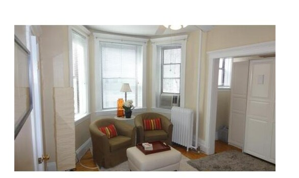 Building Photo - 65 Burbank St