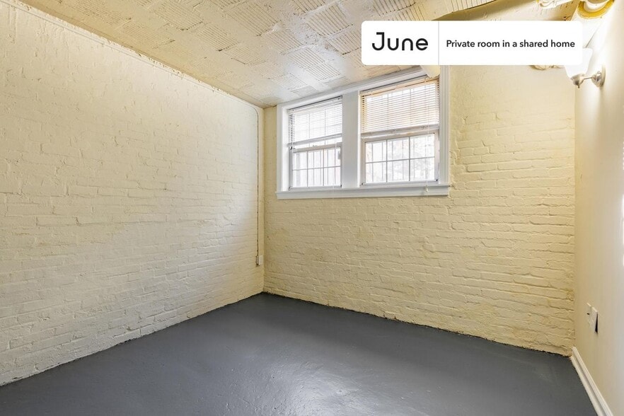 Building Photo - Room in Shared 4 bed/2 bath home