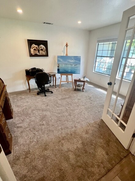 Building Photo - 773 Skylark Dr