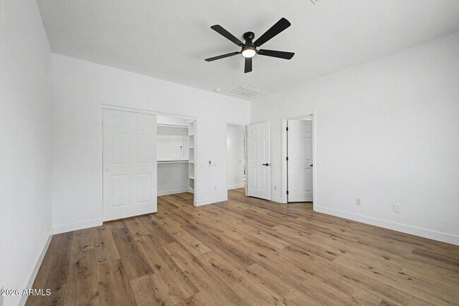 Building Photo - 706 E Las Colinas Pl