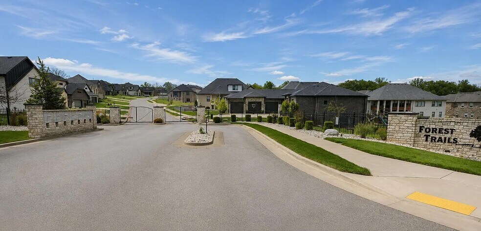 Building Photo - 703 S Hickory Dr