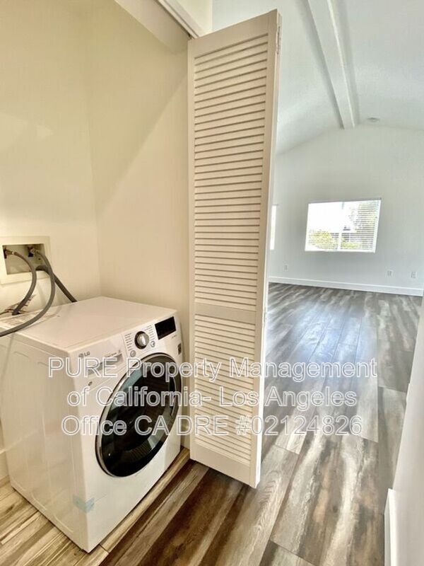 Building Photo - 6732 1/2 Irvine Avenue