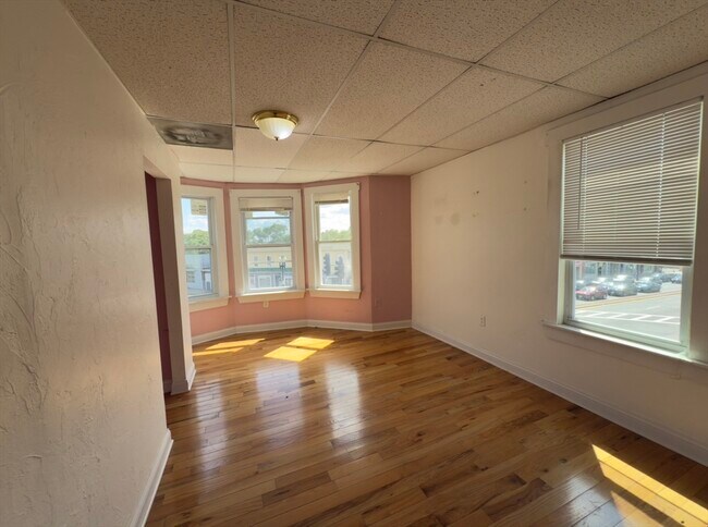 Building Photo - 1004 Bennington St