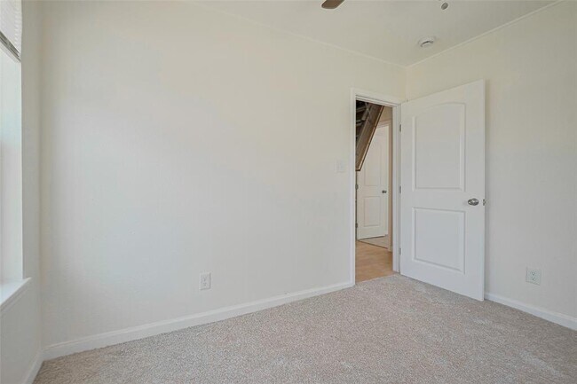 Building Photo - 407 Pine St