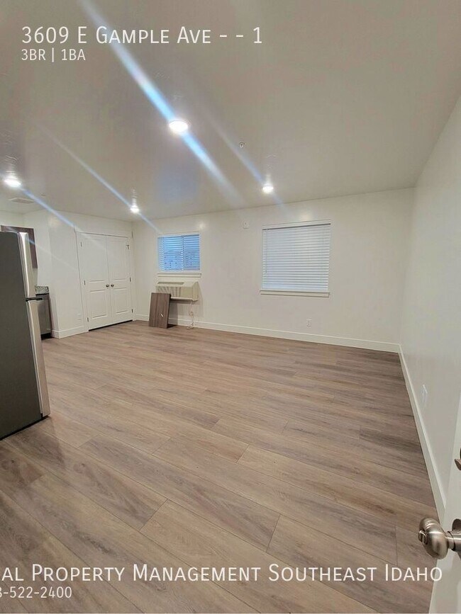 Building Photo - 3609 E Gample Ave