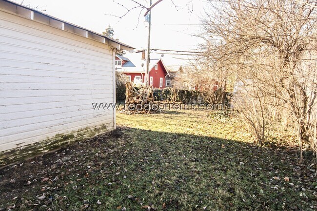 Building Photo - Coming Soon! 2 Bedroom/ 1.5 Bath Forest Hi...
